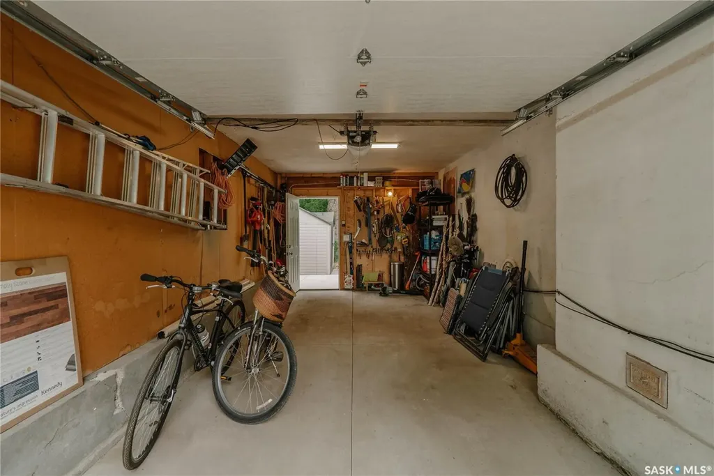 414 Lake Crescent Saskatoon SK S7H 3A4