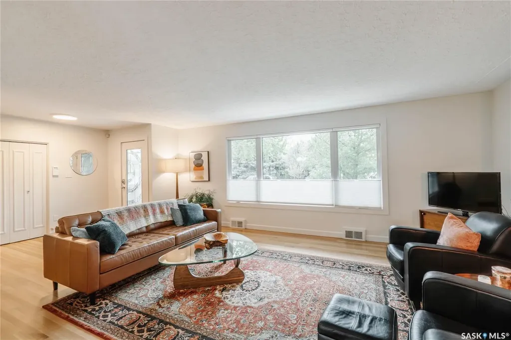 414 Lake Crescent Saskatoon SK S7H 3A4