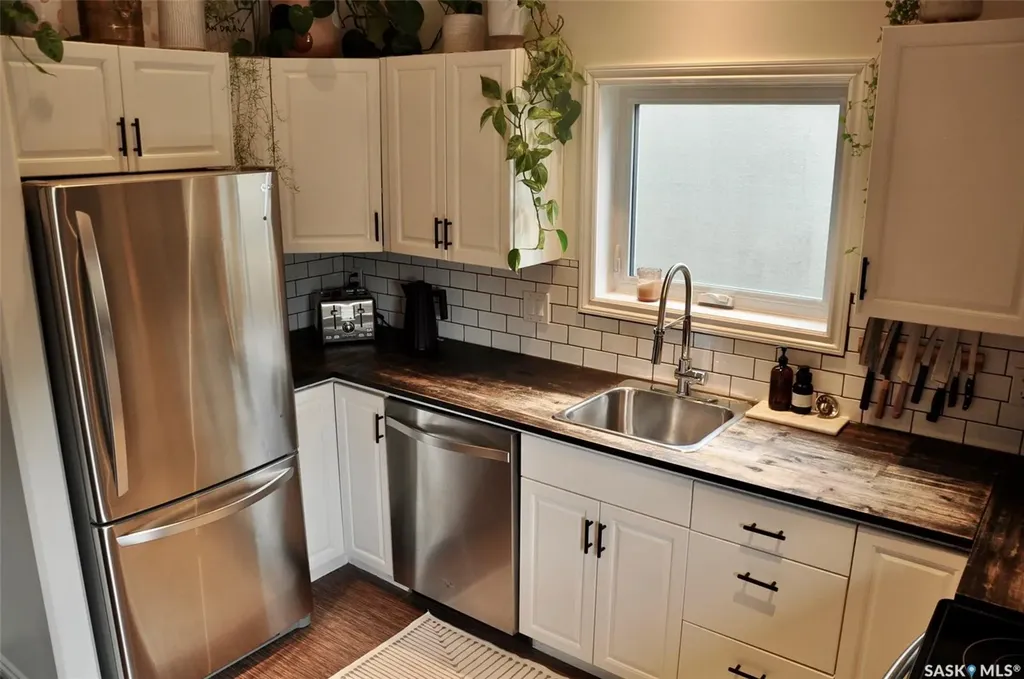 725 9th Street E Saskatoon SK S7H 0M6