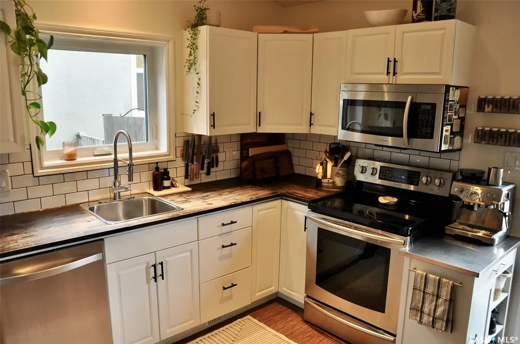 725 9th Street E Saskatoon SK S7H 0M6