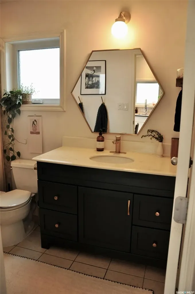 725 9th Street E Saskatoon SK S7H 0M6