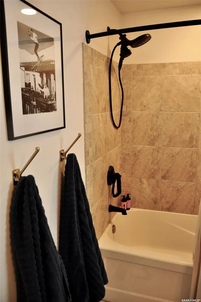 725 9th Street E Saskatoon SK S7H 0M6