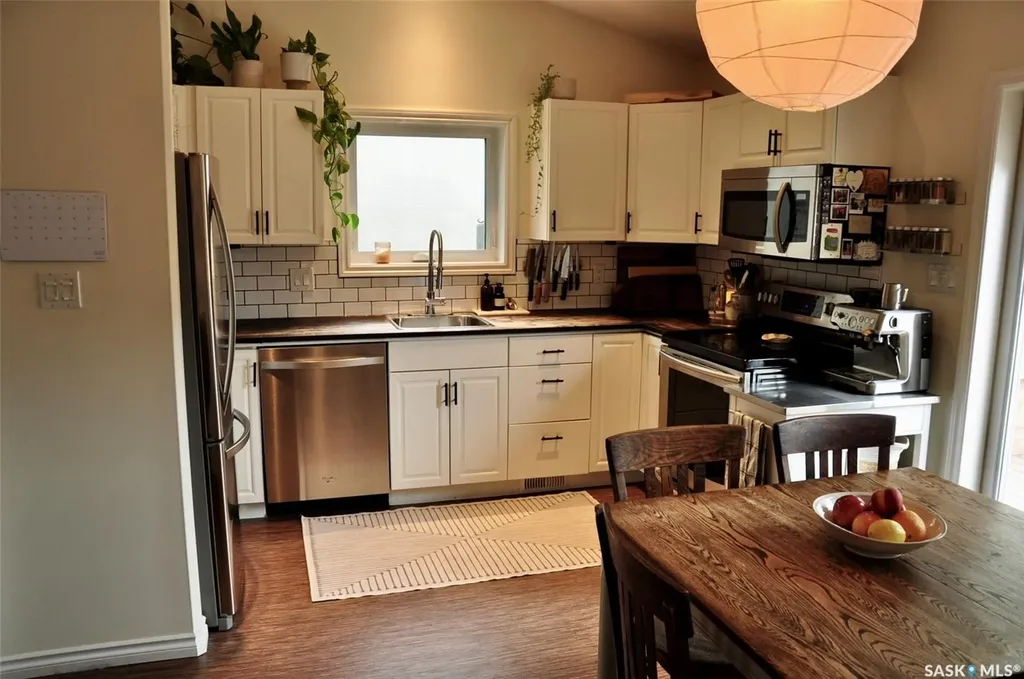 725 9th Street E Saskatoon SK S7H 0M6