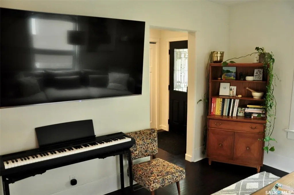 725 9th Street E Saskatoon SK S7H 0M6