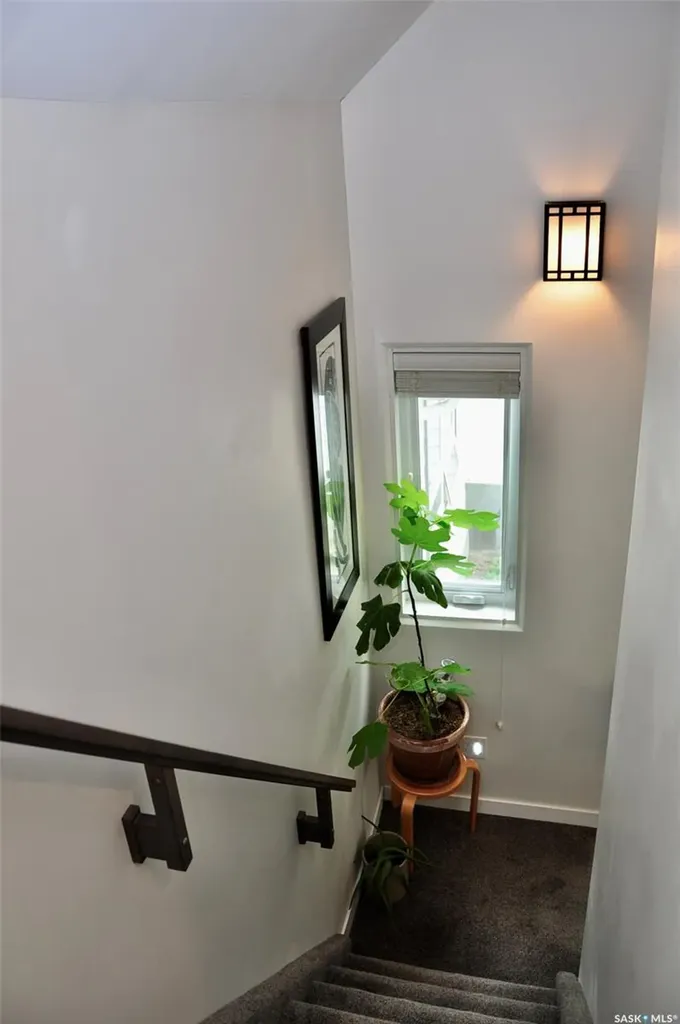 725 9th Street E Saskatoon SK S7H 0M6