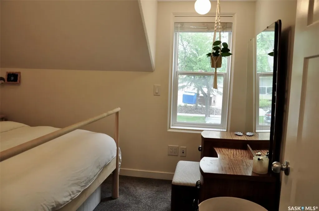 725 9th Street E Saskatoon SK S7H 0M6