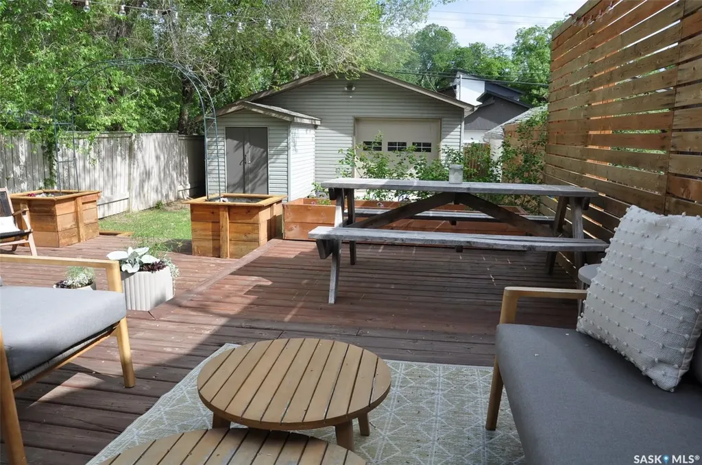 725 9th Street E Saskatoon SK S7H 0M6