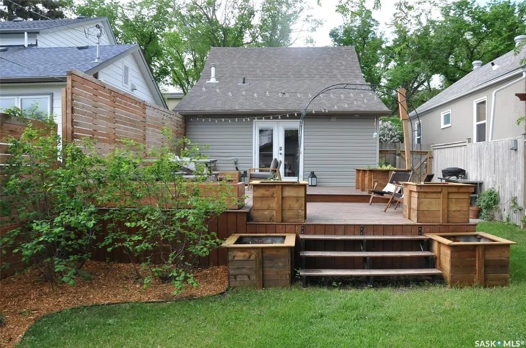 725 9th Street E Saskatoon SK S7H 0M6