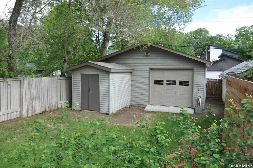 725 9th Street E Saskatoon SK S7H 0M6