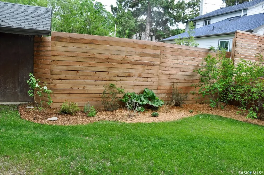 725 9th Street E Saskatoon SK S7H 0M6