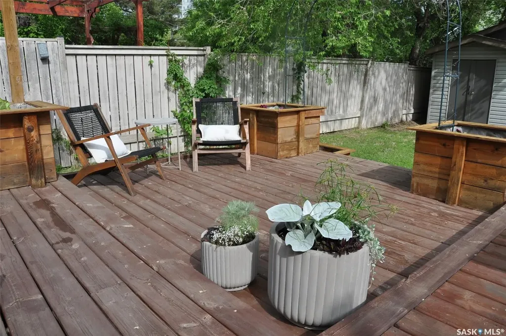 725 9th Street E Saskatoon SK S7H 0M6