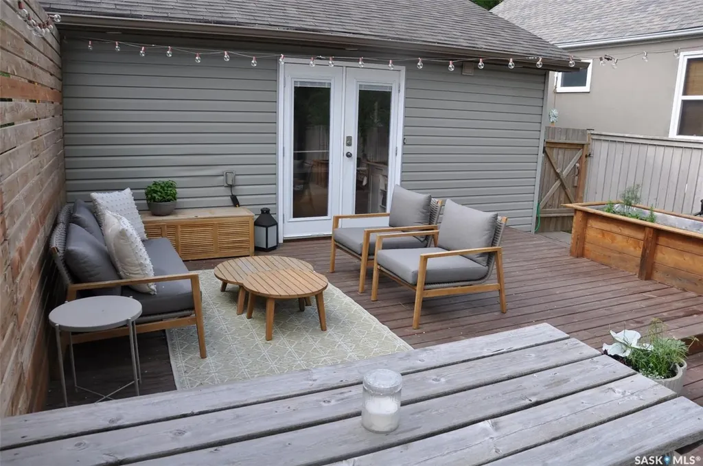 725 9th Street E Saskatoon SK S7H 0M6