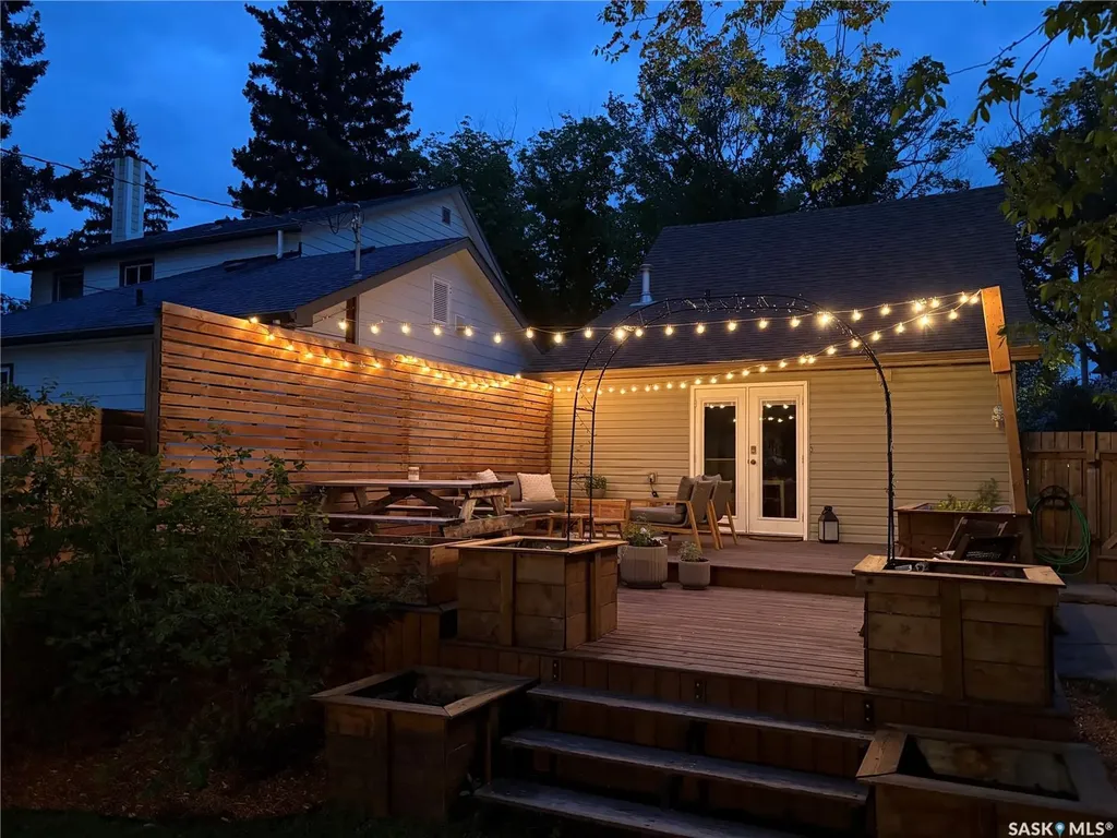 725 9th Street E Saskatoon SK S7H 0M6