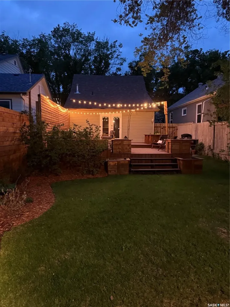 725 9th Street E Saskatoon SK S7H 0M6