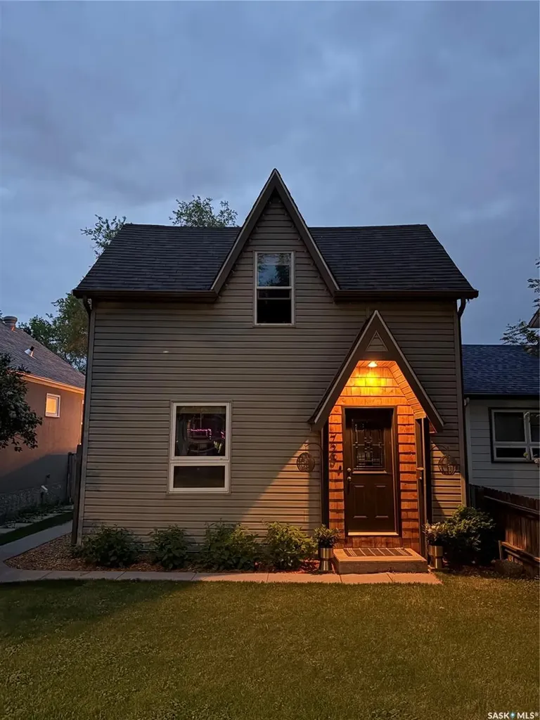 725 9th Street E Saskatoon SK S7H 0M6