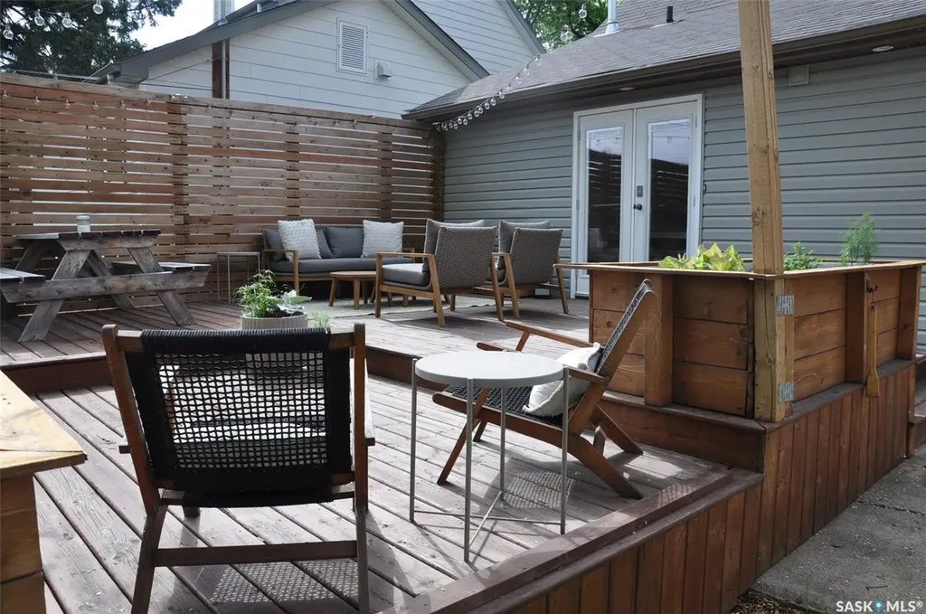 725 9th Street E Saskatoon SK S7H 0M6