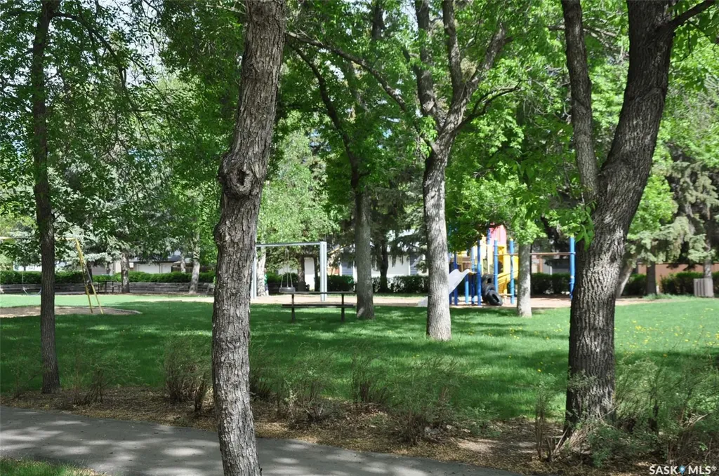 725 9th Street E Saskatoon SK S7H 0M6