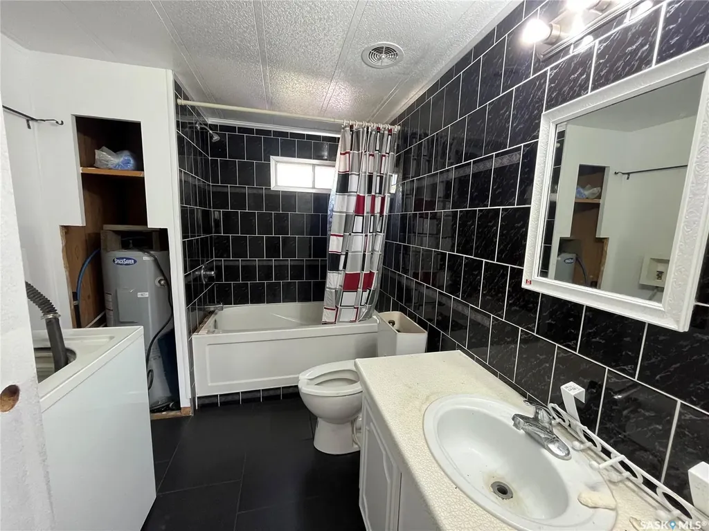 105 2nd Avenue Landis SK S0K 2K0