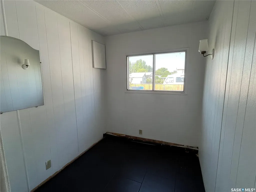 105 2nd Avenue Landis SK S0K 2K0