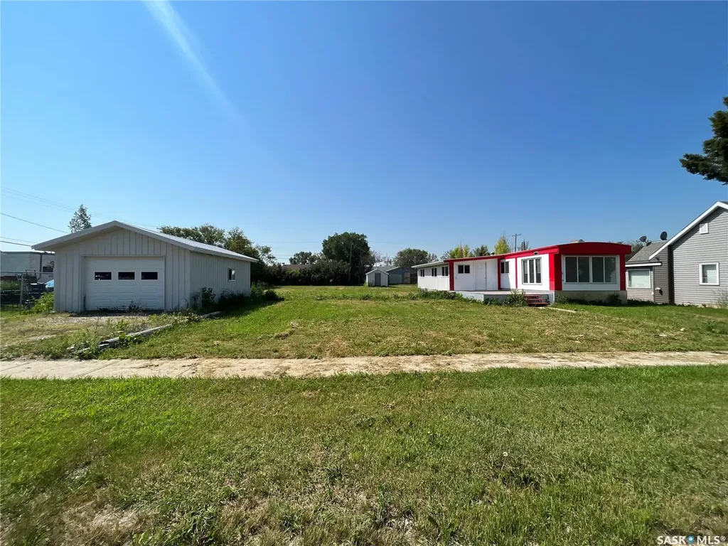 105 2nd Avenue Landis SK S0K 2K0