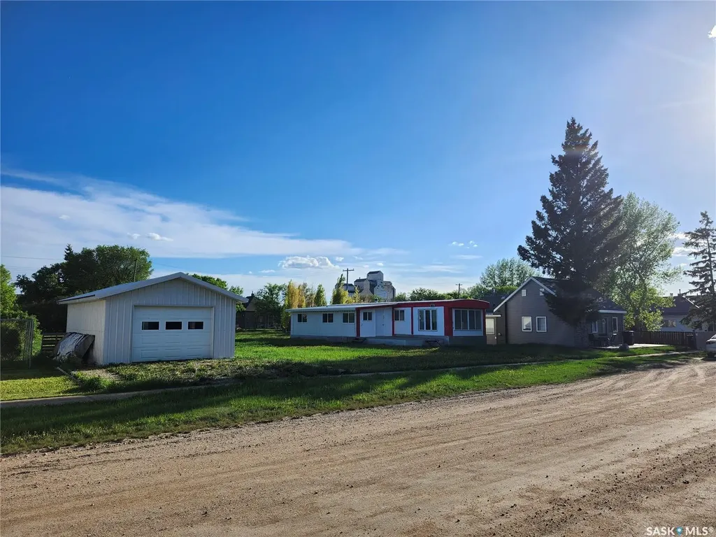 105 2nd Avenue Landis SK S0K 2K0