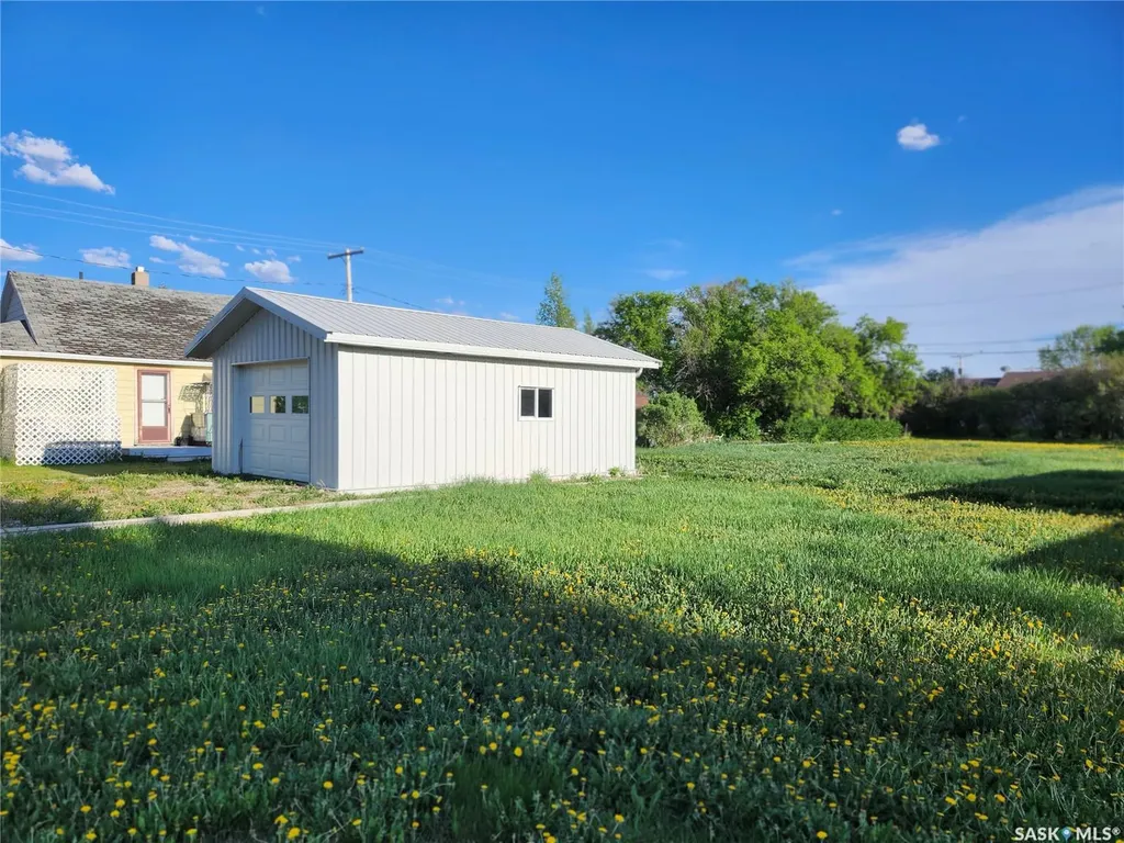 105 2nd Avenue Landis SK S0K 2K0
