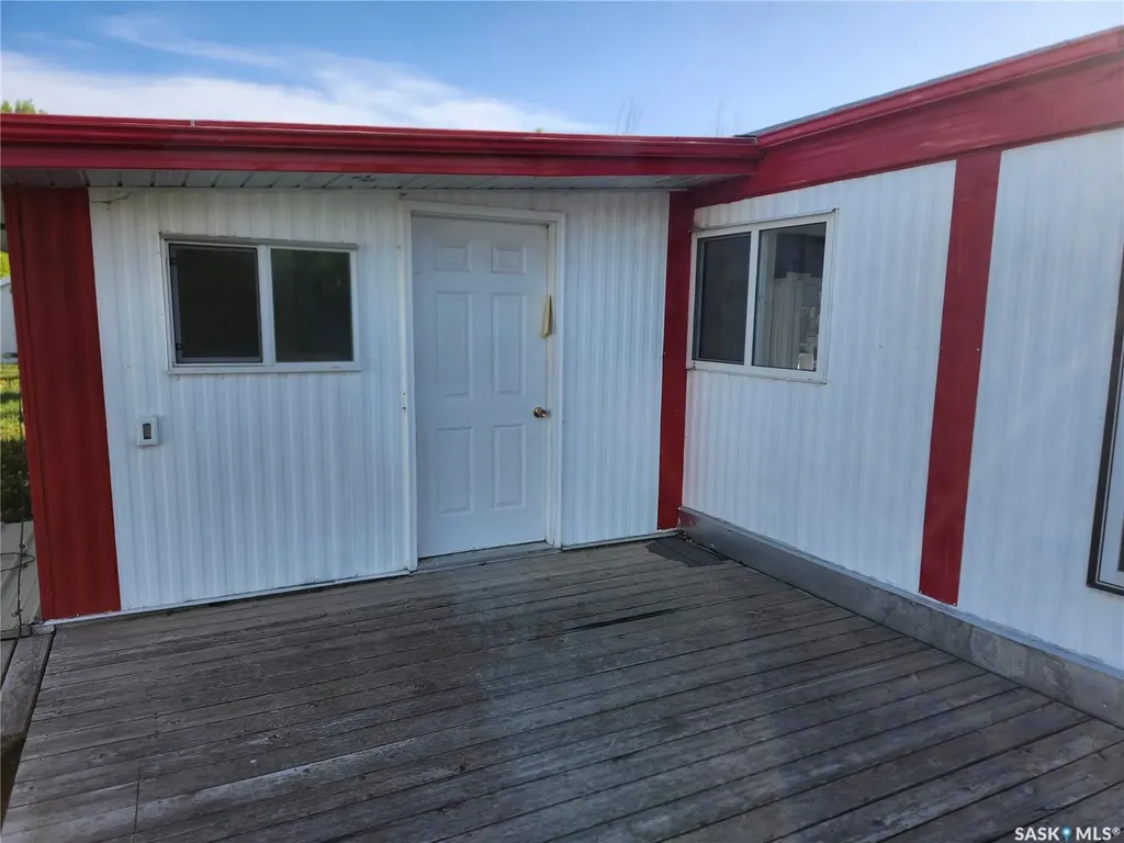 105 2nd Avenue Landis SK S0K 2K0