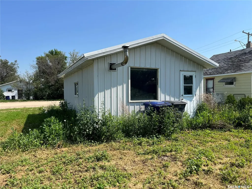 105 2nd Avenue Landis SK S0K 2K0