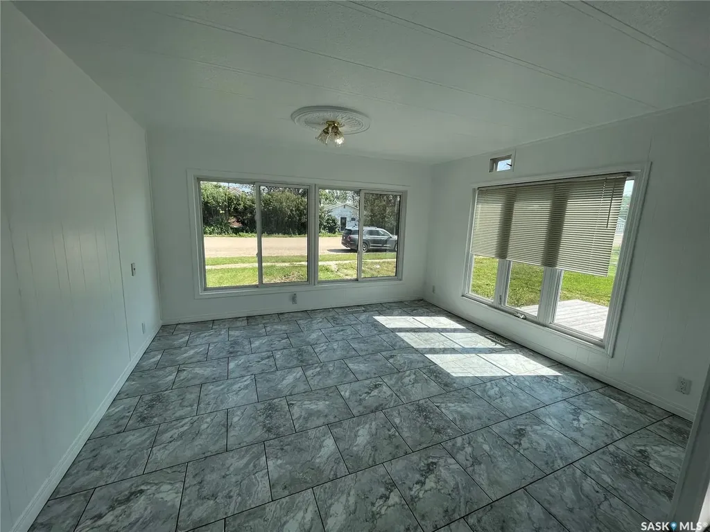 105 2nd Avenue Landis SK S0K 2K0