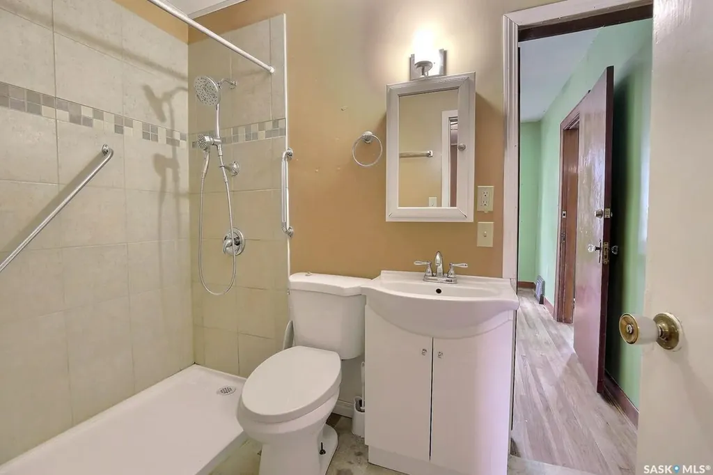 2236 Mackay Street Regina SK S4N 2S8