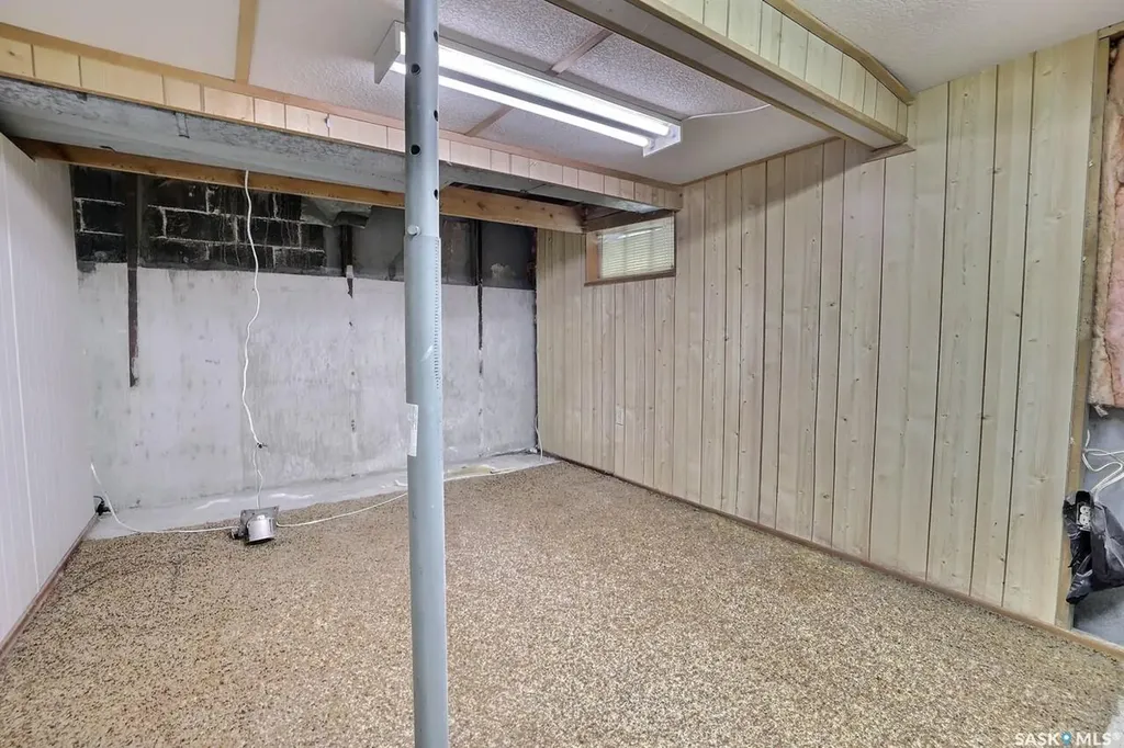 2236 Mackay Street Regina SK S4N 2S8