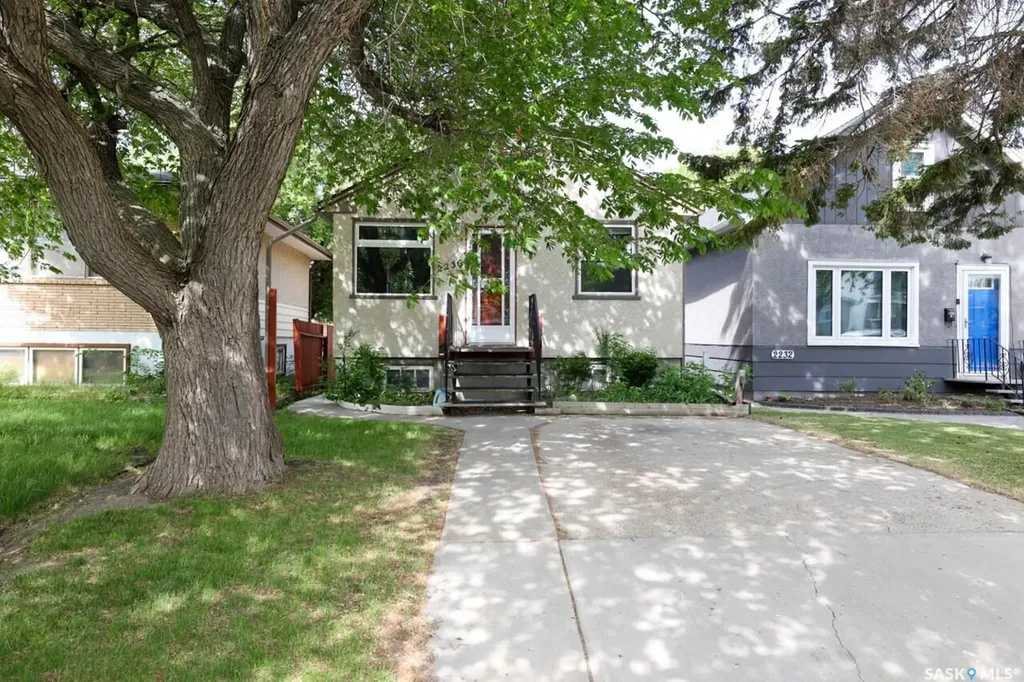 2236 Mackay Street Regina SK S4N 2S8