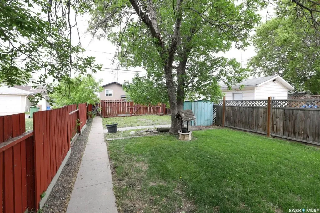 2236 Mackay Street Regina SK S4N 2S8