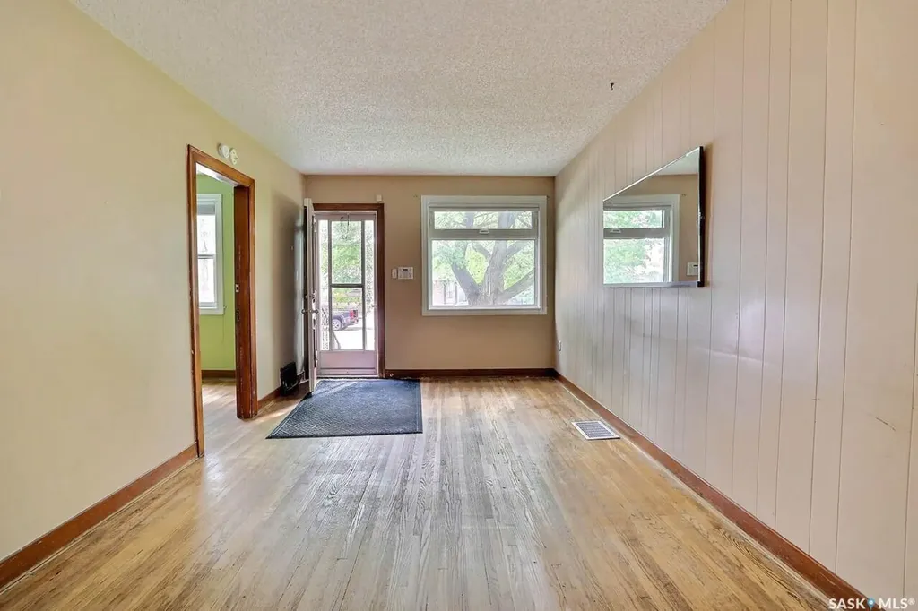 2236 Mackay Street Regina SK S4N 2S8