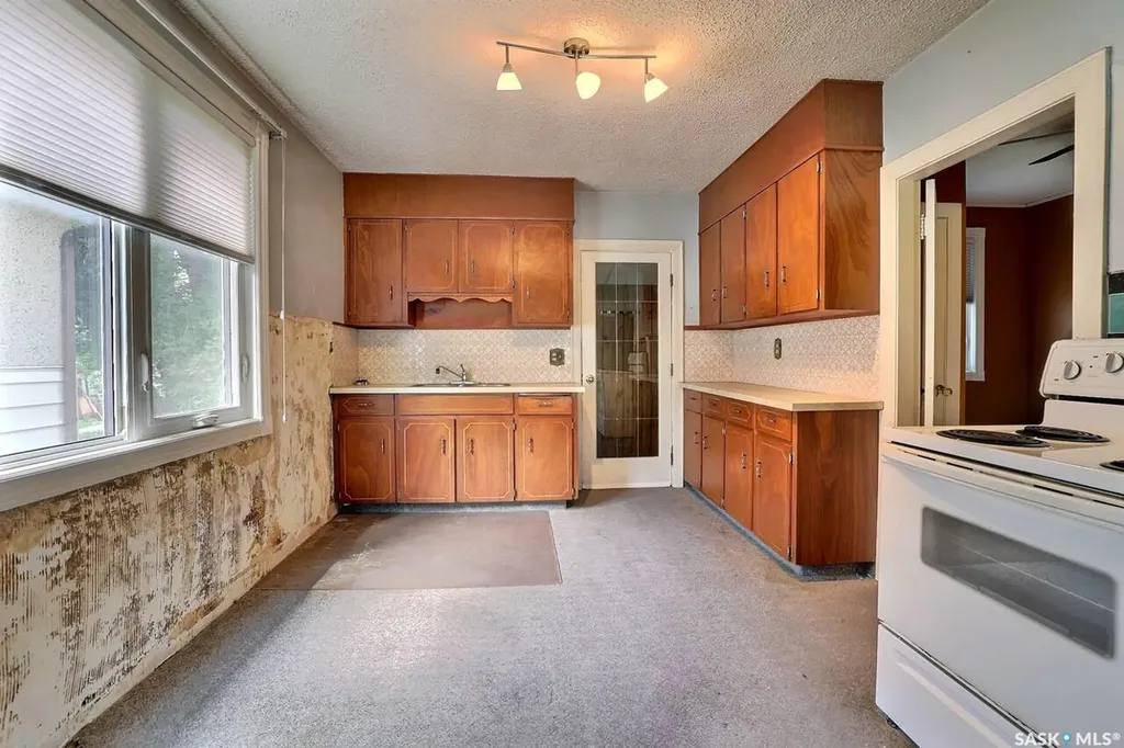2236 Mackay Street Regina SK S4N 2S8