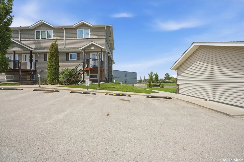 1022 Hampton Circle Saskatoon SK S7R 0K3