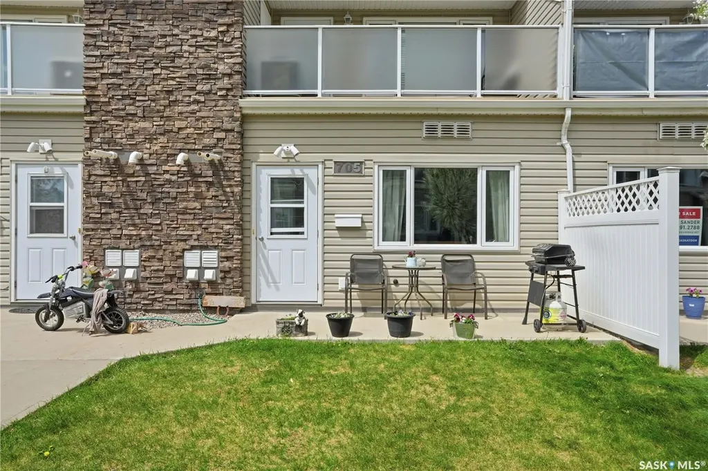 1022 Hampton Circle Saskatoon SK S7R 0K3