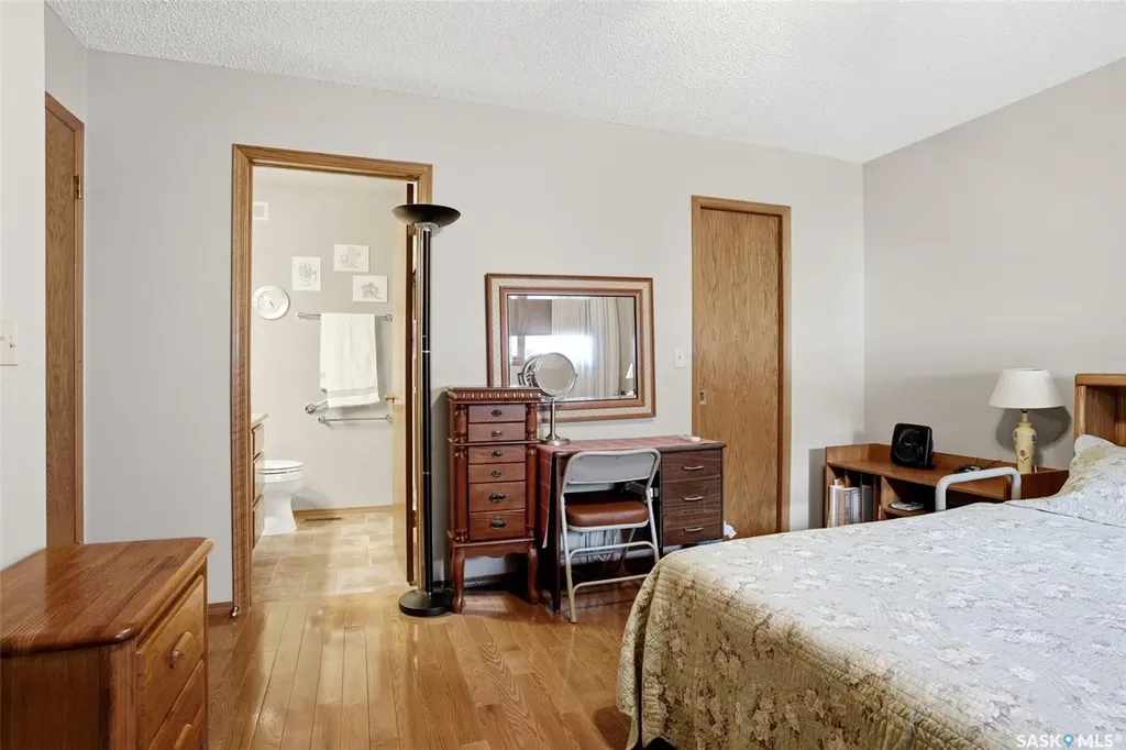 22 Kensington Crescent Regina SK S4S 7G6