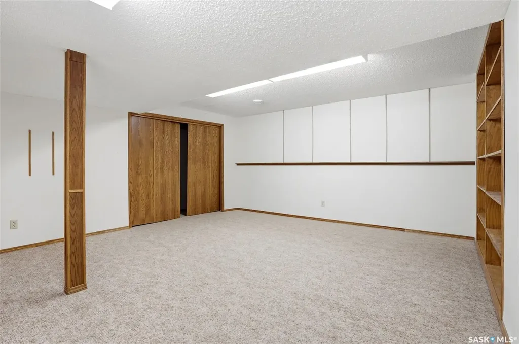 22 Kensington Crescent Regina SK S4S 7G6