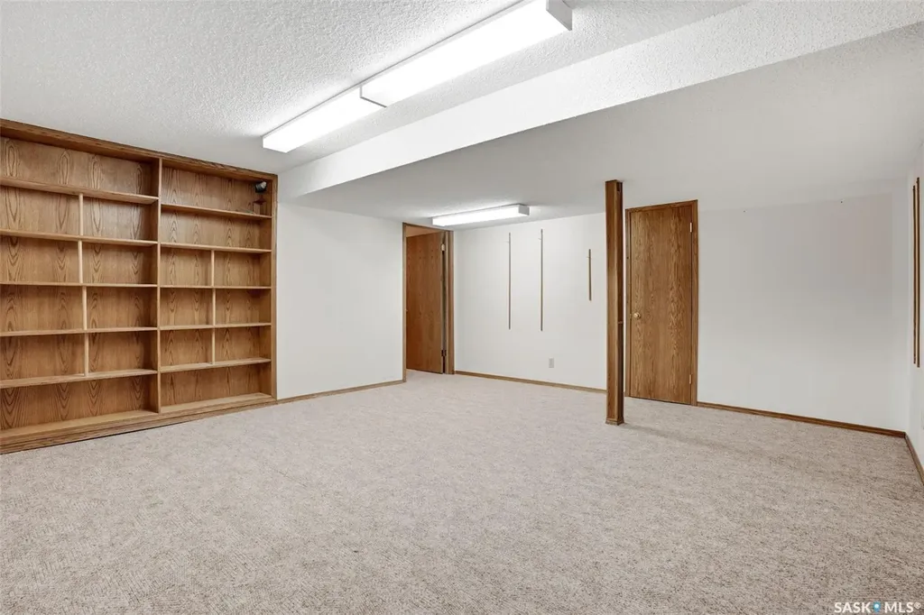22 Kensington Crescent Regina SK S4S 7G6