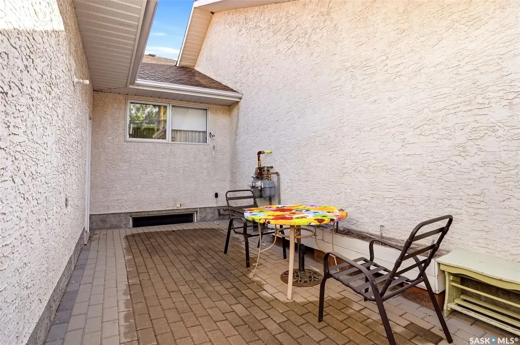22 Kensington Crescent Regina SK S4S 7G6