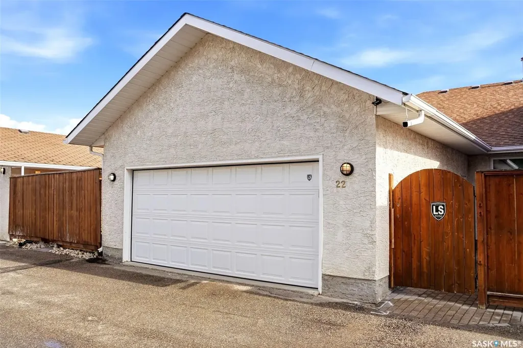 22 Kensington Crescent Regina SK S4S 7G6