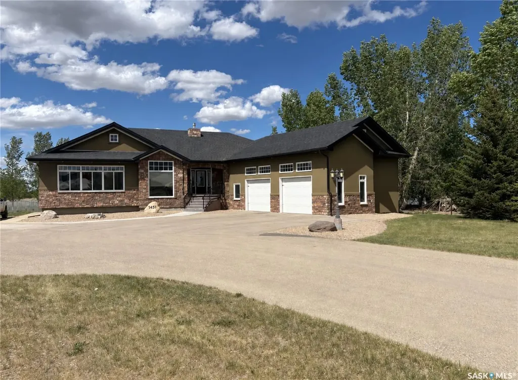 1451 1st Avenue NW Weyburn SK S4H 3E3