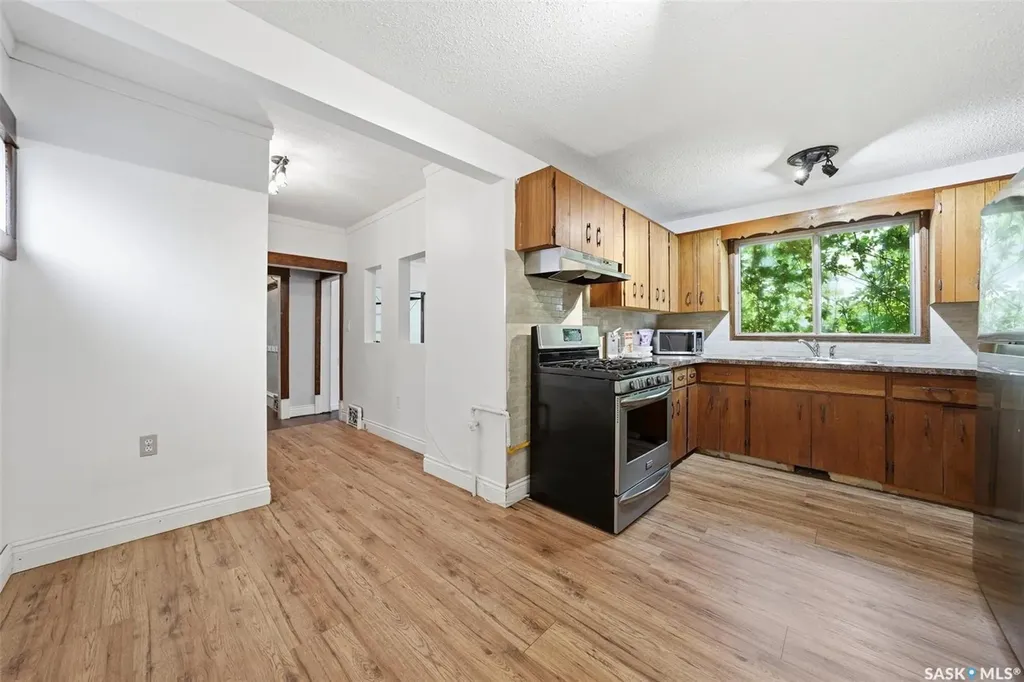 615 G Avenue S Saskatoon SK S7M 1V8
