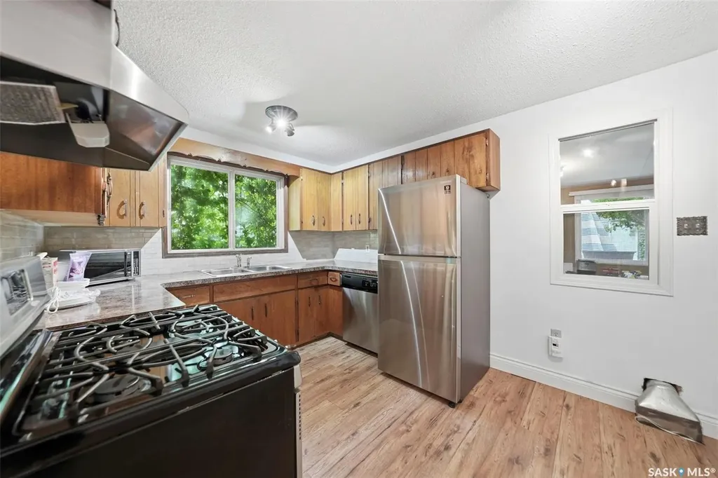 615 G Avenue S Saskatoon SK S7M 1V8