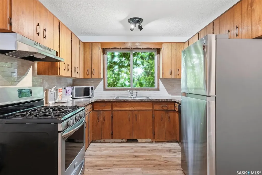 615 G Avenue S Saskatoon SK S7M 1V8