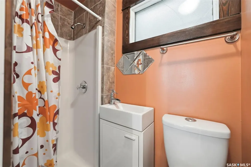 615 G Avenue S Saskatoon SK S7M 1V8