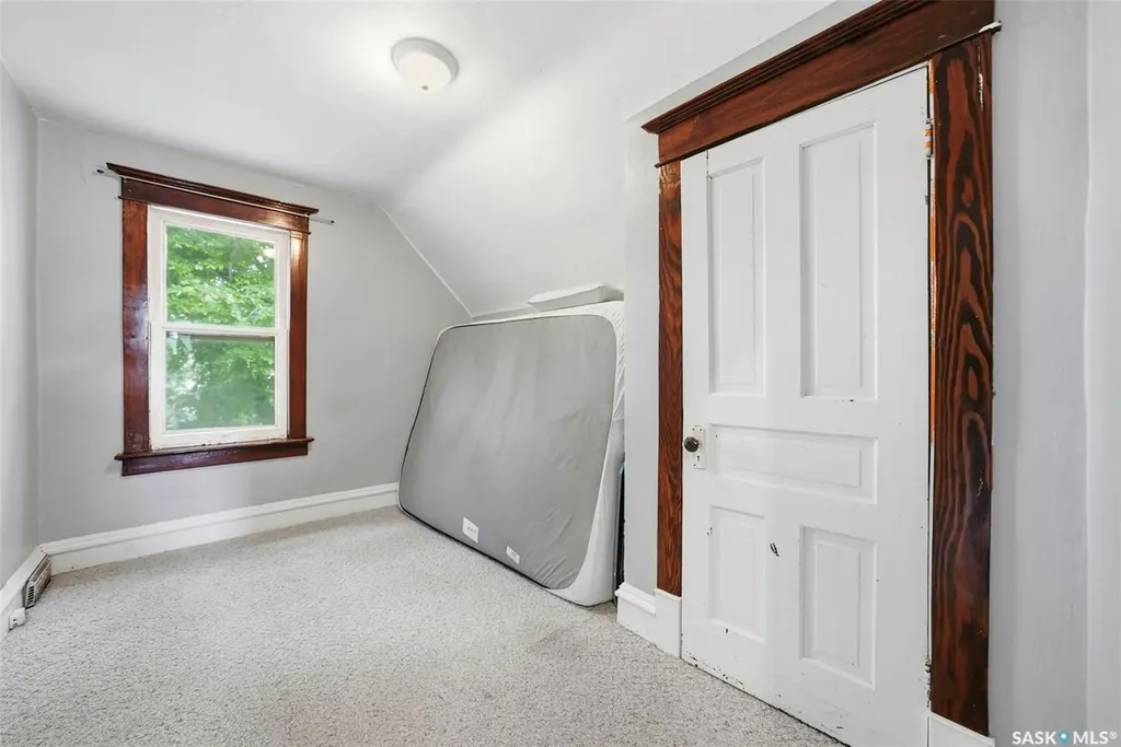 615 G Avenue S Saskatoon SK S7M 1V8