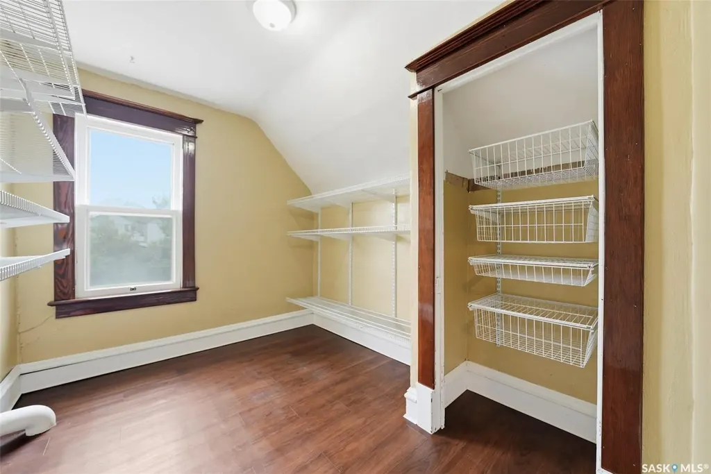615 G Avenue S Saskatoon SK S7M 1V8
