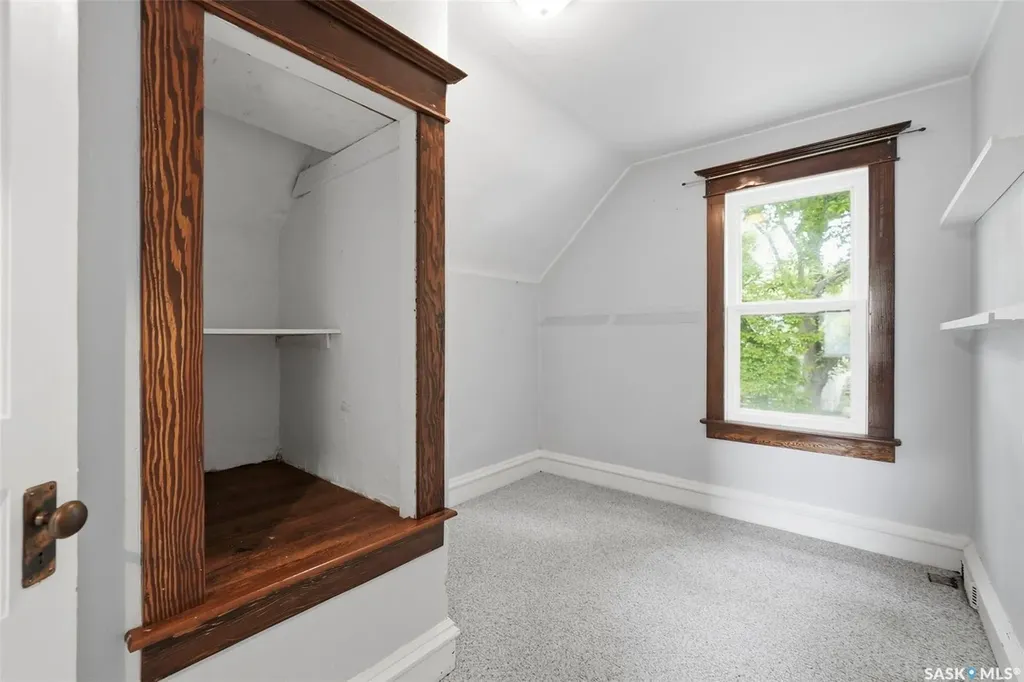 615 G Avenue S Saskatoon SK S7M 1V8